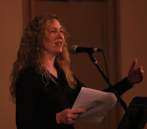 Author Sage Cohen speaks at a member meeting about the craft of writing and Willamette Writers member benefits.