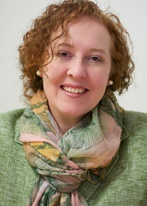 Susan Kelly at Willamette Writers 214x300